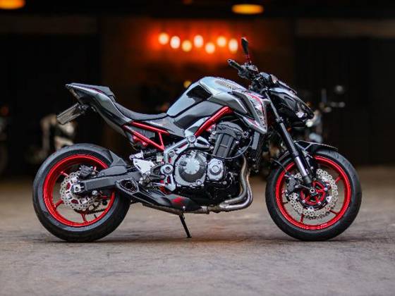 KAWASAKI Z900 KAWASAKI Z900